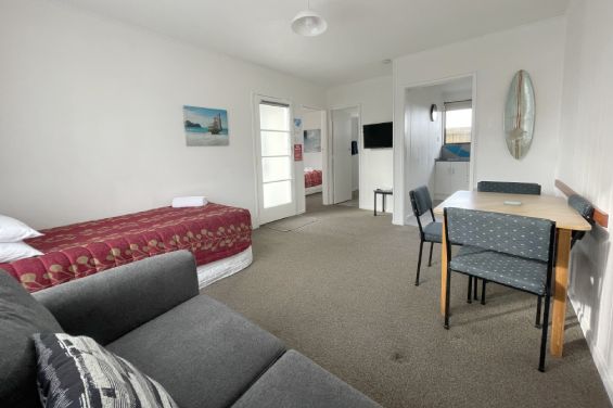 One-Bedroom Deluxe Suite lounge